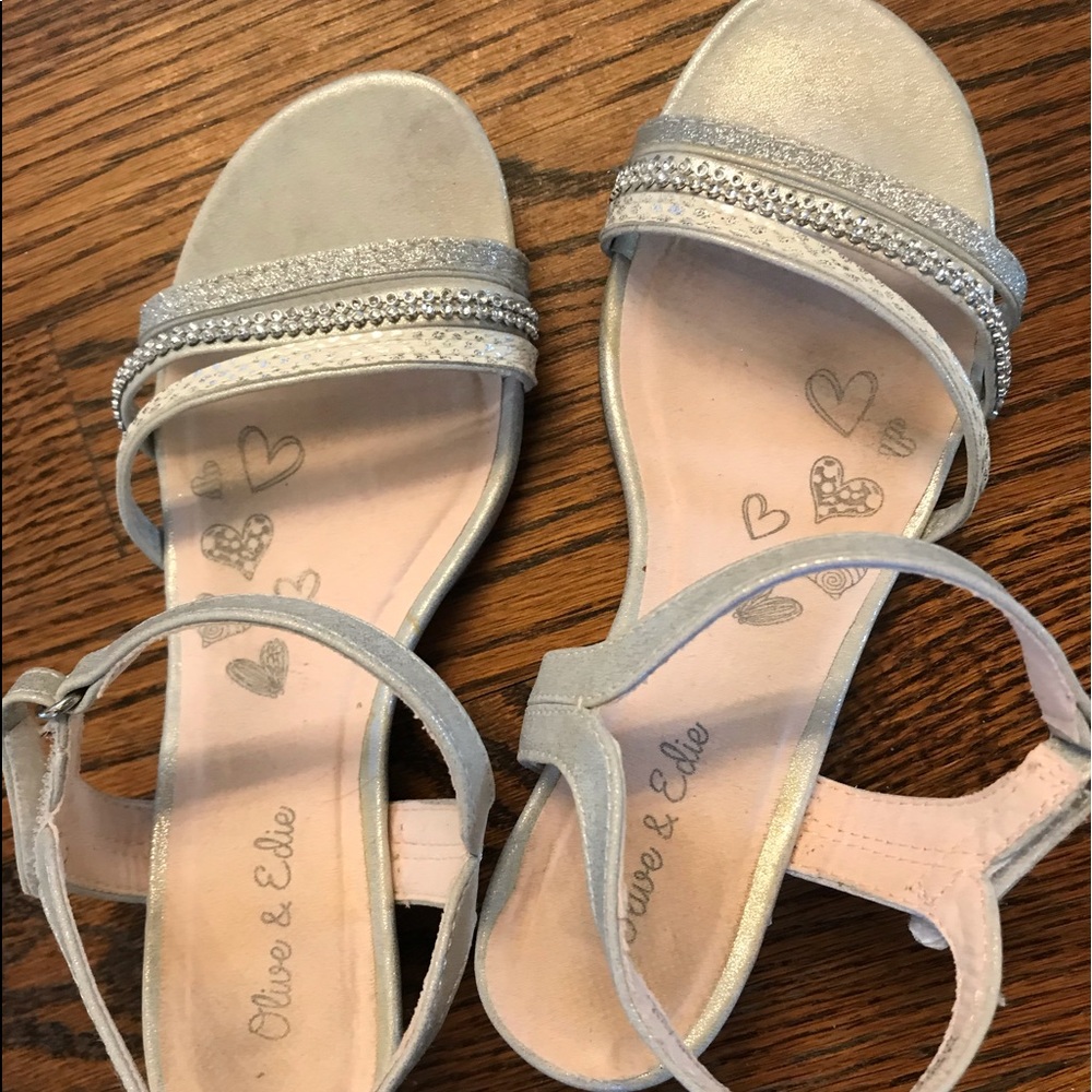 Girl’s dress sandals